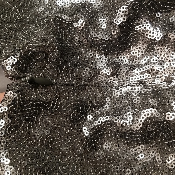 Gap Dark Pewter Sequin Mini Skirt; Size 6 - Picture 5 of 7